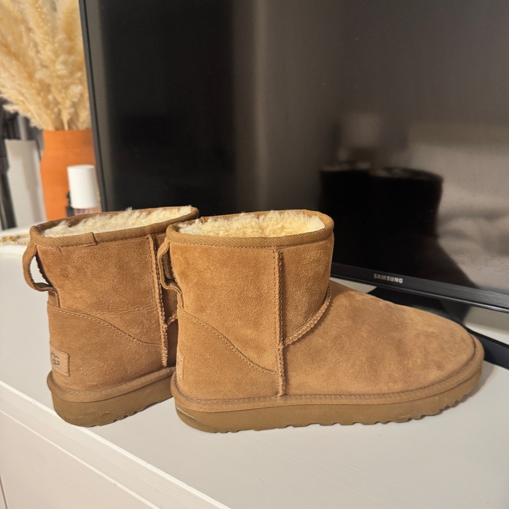 Mini Chestnut Uggs, size 9